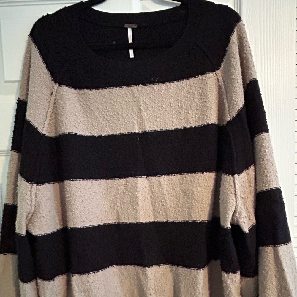FREE PEOPLE LADIES OVERSIZED SWEATER SIZE LARGE